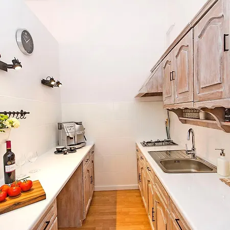 Center - Ogarna 1 Art In By Apartmore